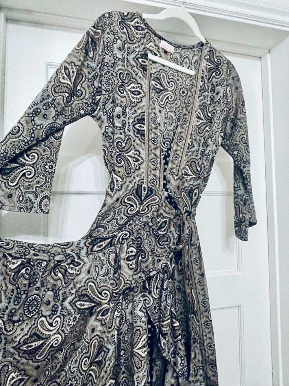Cienna Silk Blend Paisley Wrap Dress - Small – Boho Chic Flowy Midi Dress/Duster - Picture 3 of 8